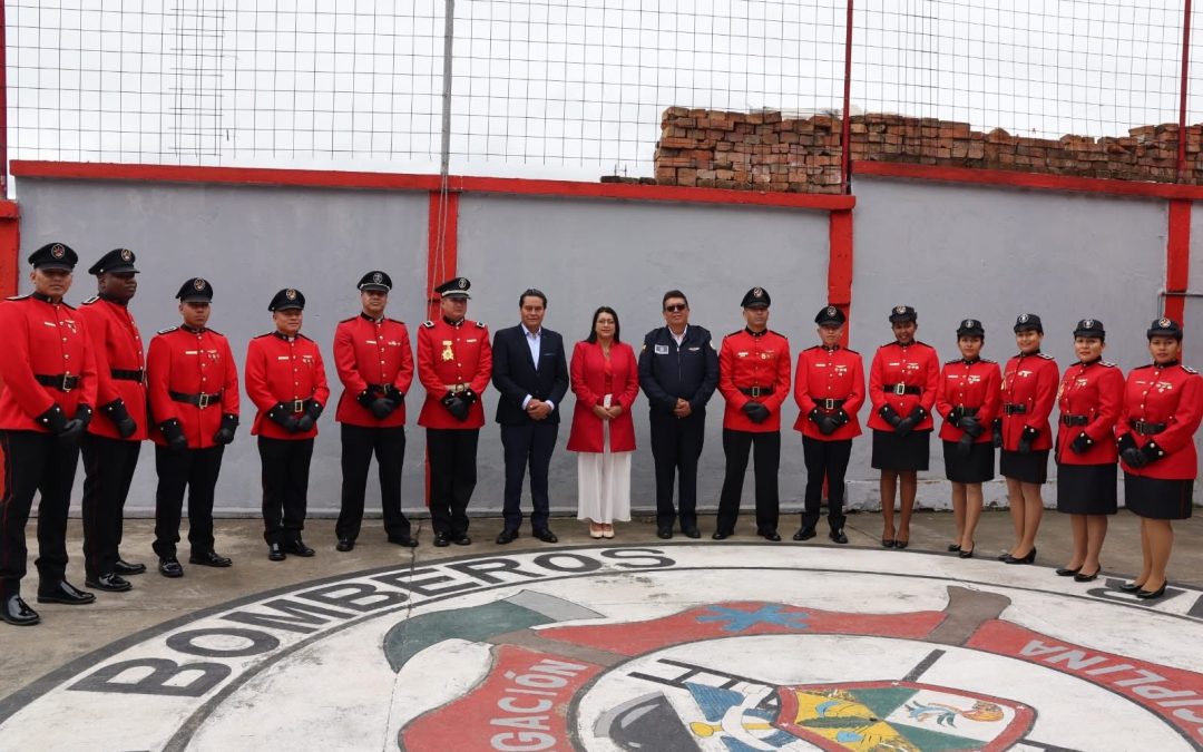 Cuatro paramédicas de Lago Agrio culminan con éxito el curso Bombero 1