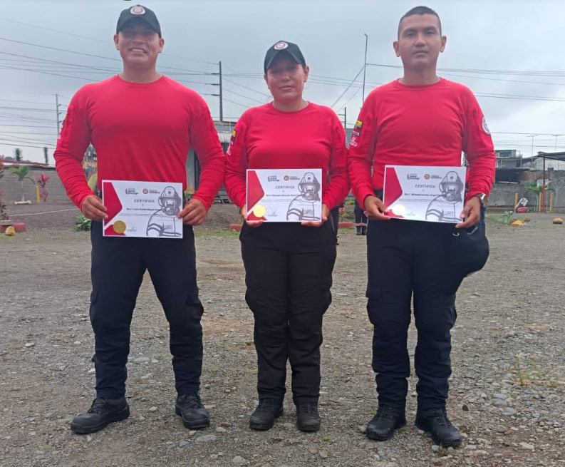 Clausura del Curso de Reentrenamiento Bombero I en Santo Domingo