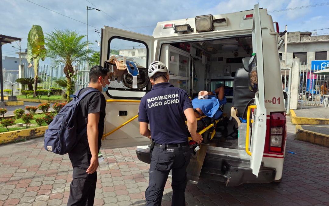 Bomberos Lago Agrio trasladó a paciente con fractura lumbar hacia Quito