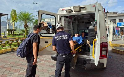Bomberos Lago Agrio trasladó a paciente con fractura lumbar hacia Quito