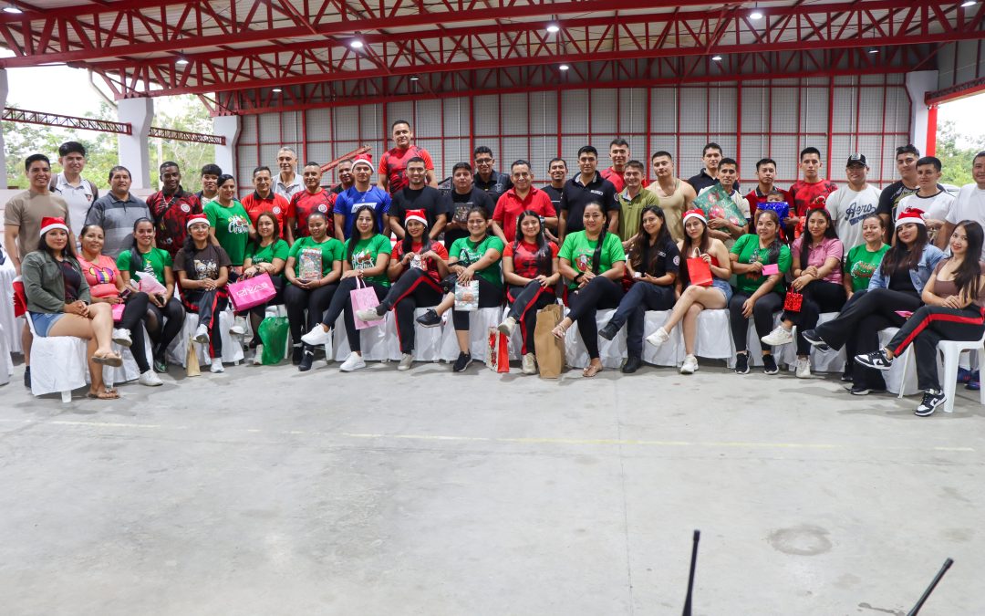Bomberos Lago Agrio fortalece la unión institucional en jornada navideña de integración