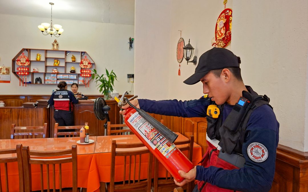 Bomberos de Lago Agrio realizan inspecciones a locales comerciales para otorgar el permiso de funcionamiento 2026