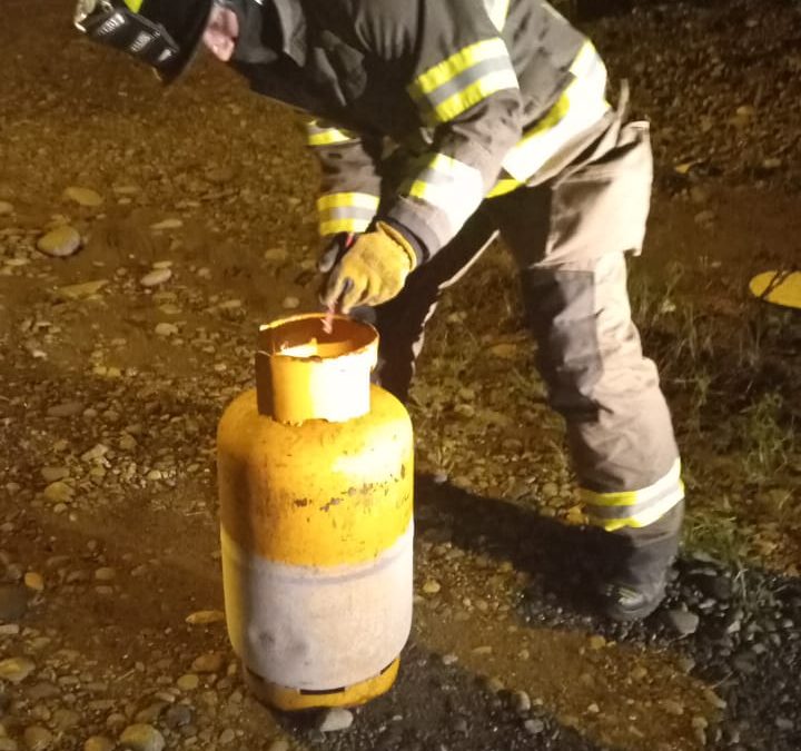 Bomberos atendió una emergencia por fuga de GLP en el barrio 22 de Agosto