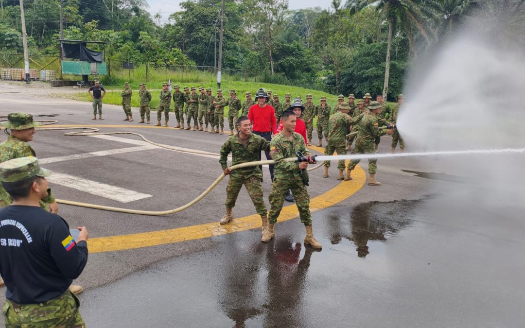 𝐁𝐨𝐦𝐛𝐞𝐫𝐨𝐬 𝐜𝐚𝐩𝐚𝐜𝐢𝐭𝐚𝐧 𝐚 𝐩𝐞𝐫𝐬𝐨𝐧𝐚𝐥 𝐦𝐢𝐥𝐢𝐭𝐚𝐫 𝐞𝐧 𝐜𝐨𝐧𝐭𝐫𝐨𝐥 𝐲 𝐦𝐚𝐧𝐞𝐣𝐨 𝐝𝐞 𝐢𝐧𝐜𝐞𝐧𝐝𝐢𝐨𝐬 𝐟𝐨𝐫𝐞𝐬𝐭𝐚𝐥es