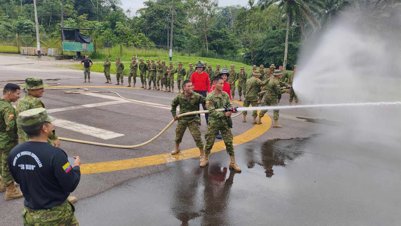 𝐁𝐨𝐦𝐛𝐞𝐫𝐨𝐬 𝐜𝐚𝐩𝐚𝐜𝐢𝐭𝐚𝐧 𝐚 𝐩𝐞𝐫𝐬𝐨𝐧𝐚𝐥 𝐦𝐢𝐥𝐢𝐭𝐚𝐫 𝐞𝐧 𝐜𝐨𝐧𝐭𝐫𝐨𝐥 𝐲 𝐦𝐚𝐧𝐞𝐣𝐨 𝐝𝐞 𝐢𝐧𝐜𝐞𝐧𝐝𝐢𝐨𝐬 𝐟𝐨𝐫𝐞𝐬𝐭𝐚𝐥es